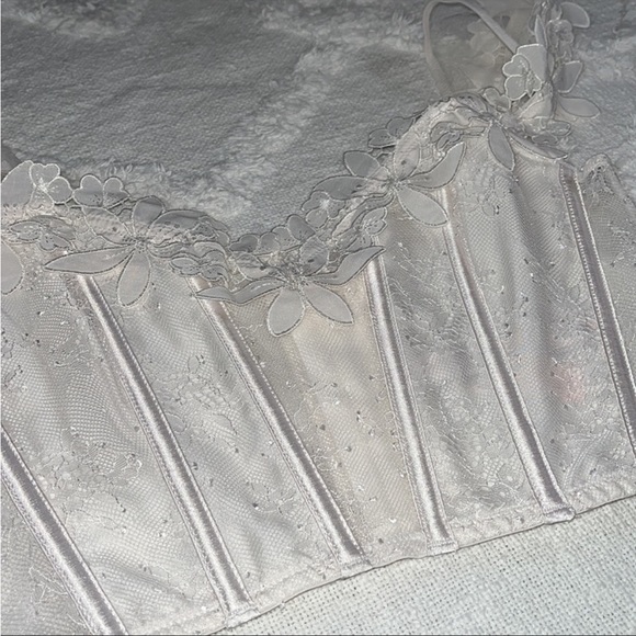 New!! Victoria’s Secret Corset Top With Boning & Large Floral Detail Sz M White - Picture 4 of 9